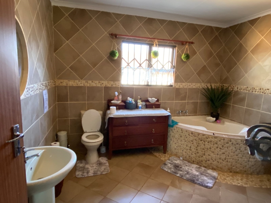 5 Bedroom Property for Sale in Koster North West
